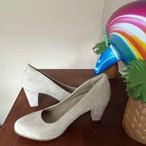 Light Cream Color High Heels Size 8M by Hush Puppies